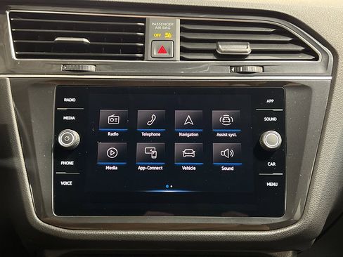 Used 2022 Volkswagen Tiguan SE image 22