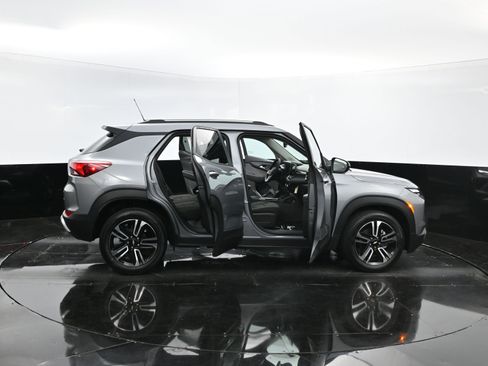 New 2025 Chevrolet TrailBlazer LT w/ Convenience Package FWD image 40
