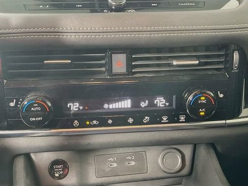 Used 2024 Nissan Rogue SL AWD/4WD image 17