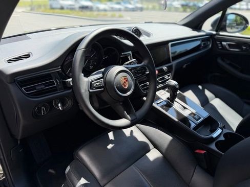 Used 2025 Porsche Macan AWD/4WD image 17