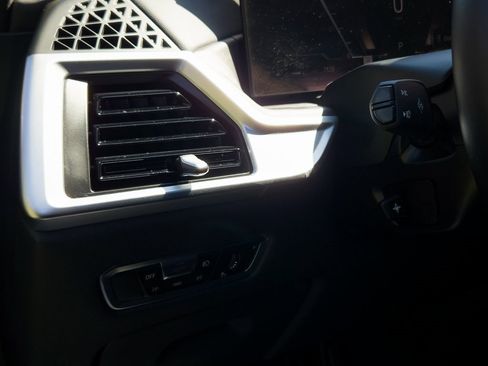 Used 2023 BMW X7 xDrive40i w/ M Sport Package image 13