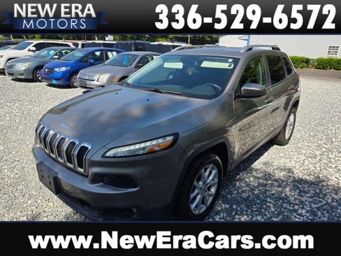 Used 2017 Jeep Cherokee Latitude w/ Cold Weather Group FWD image 1