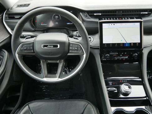 Used 2023 Jeep Grand Cherokee L Limited w/ Luxury Tech Group II AWD/4WD image 15