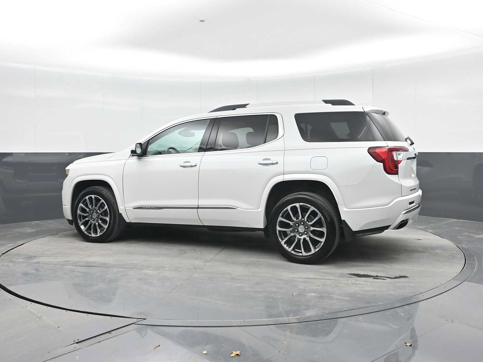 Used 2020 GMC Acadia Denali w/ LPO, Floor Liner Package AWD/4WD image 3