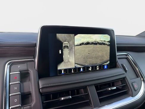 Used 2022 Chevrolet Tahoe Z71 w/ Z71 Off-Road Package AWD/4WD image 24