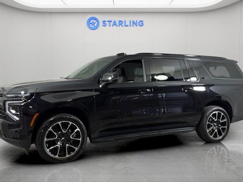 Used 2025 Chevrolet Suburban RST w/ Comfort Package RWD image 2