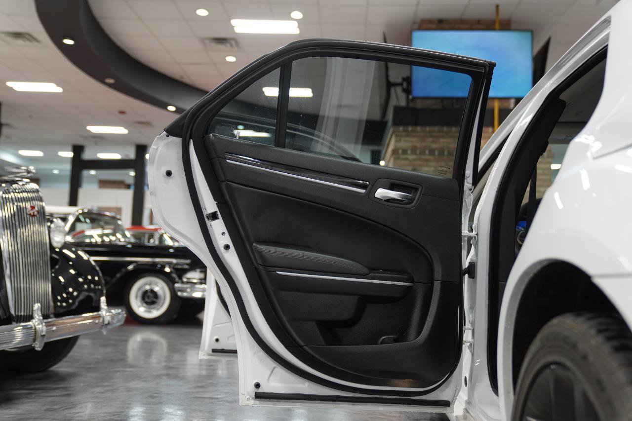 Used 2023 Chrysler 300 Touring w/ Sport Appearance Package RWD image 22