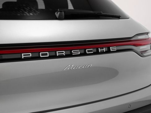 Certified 2026 Porsche Macan AWD/4WD image 17