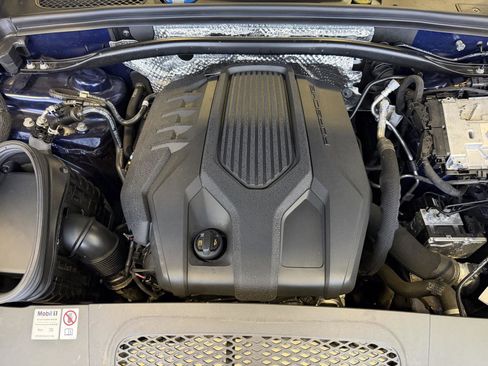 Certified 2024 Porsche Macan image 27