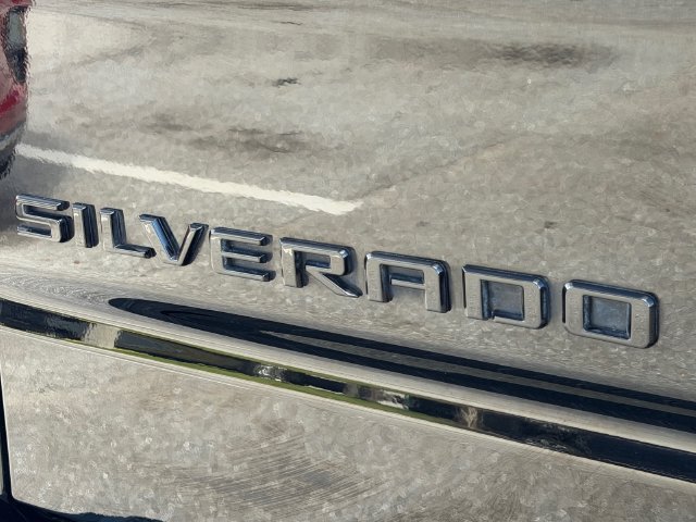 Used 2022 Chevrolet Silverado 1500 Custom w/ LPO, Blackout Package RWD image 9