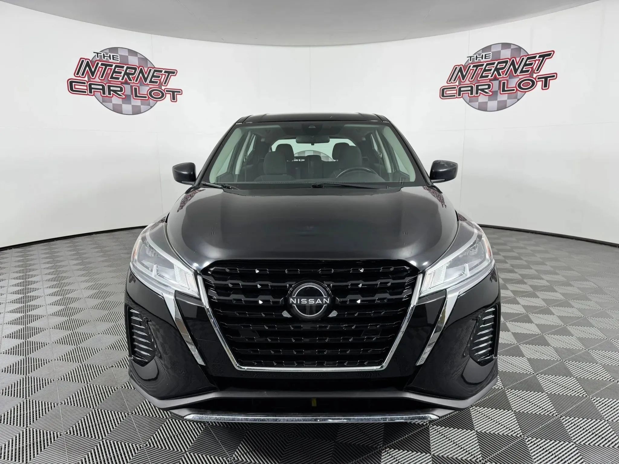 Used 2022 Nissan Kicks S FWD image 2