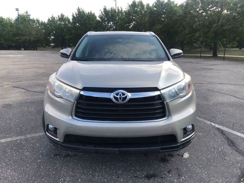 Used 2015 Toyota Highlander XLE AWD/4WD image 2