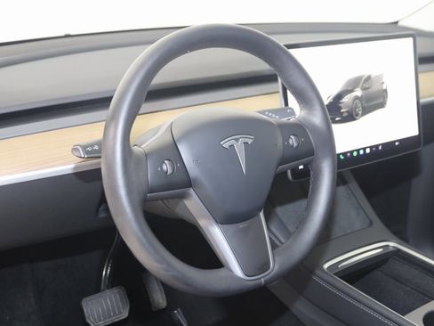 Used 2025 Tesla Model Y Long Range image 6