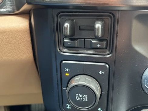 Used 2024 Ford F250 Lariat w/ Sport Appearance Package AWD/4WD image 15