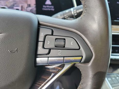 Used 2022 Cadillac Escalade Premium Luxury AWD/4WD image 21