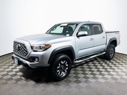 Certified 2023 Toyota Tacoma TRD Off-Road AWD/4WD image 3