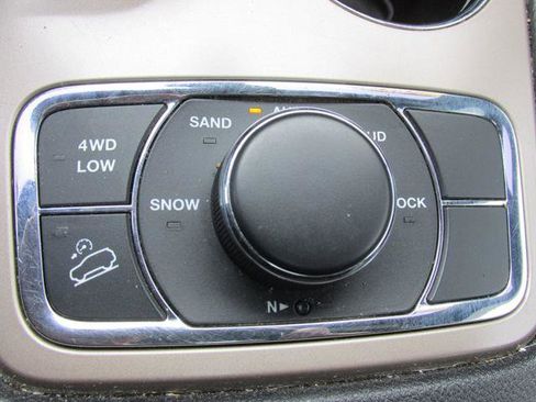 Used 2014 Jeep Grand Cherokee Limited w/ Luxury Group II image 16