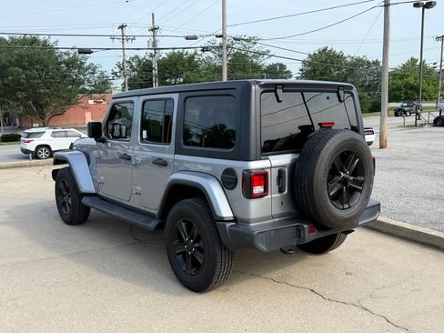 Used 2020 Jeep Wrangler Unlimited Sahara AWD/4WD image 8