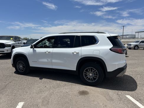 Used 2025 GMC Acadia Elevation FWD image 3