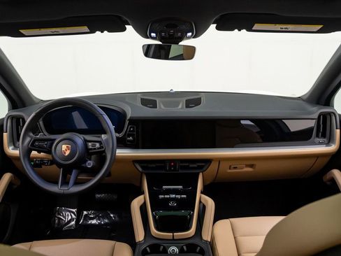 Used 2025 Porsche Cayenne image 11
