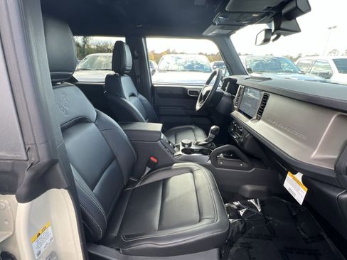 New 2025 Ford Bronco Outer Banks w/ Sasquatch Package image 25