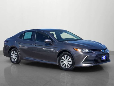 Used 2022 Toyota Camry LE image 8