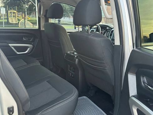 Used 2019 Nissan Titan SV w/ SV Convenience Package AWD/4WD image 19