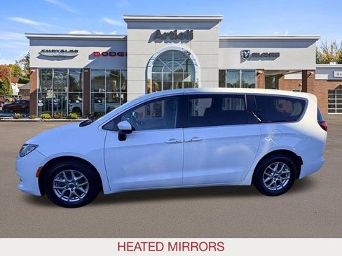 Certified 2022 Chrysler Voyager LX image 5