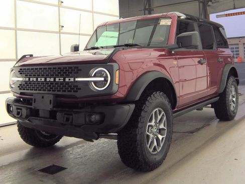 Used 2025 Ford Bronco Badlands image 1