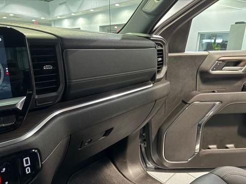 Certified 2024 GMC Sierra 1500 SLT image 24