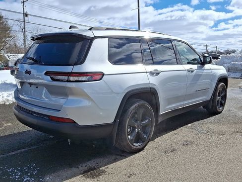 New 2025 Jeep Grand Cherokee L Altitude image 7