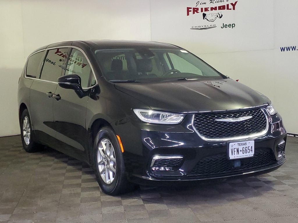 Used 2024 Chrysler Pacifica Touring-L FWD image 2