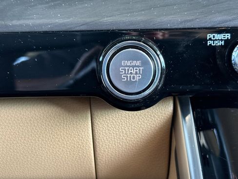 Used 2024 Kia Carnival EX FWD image 23