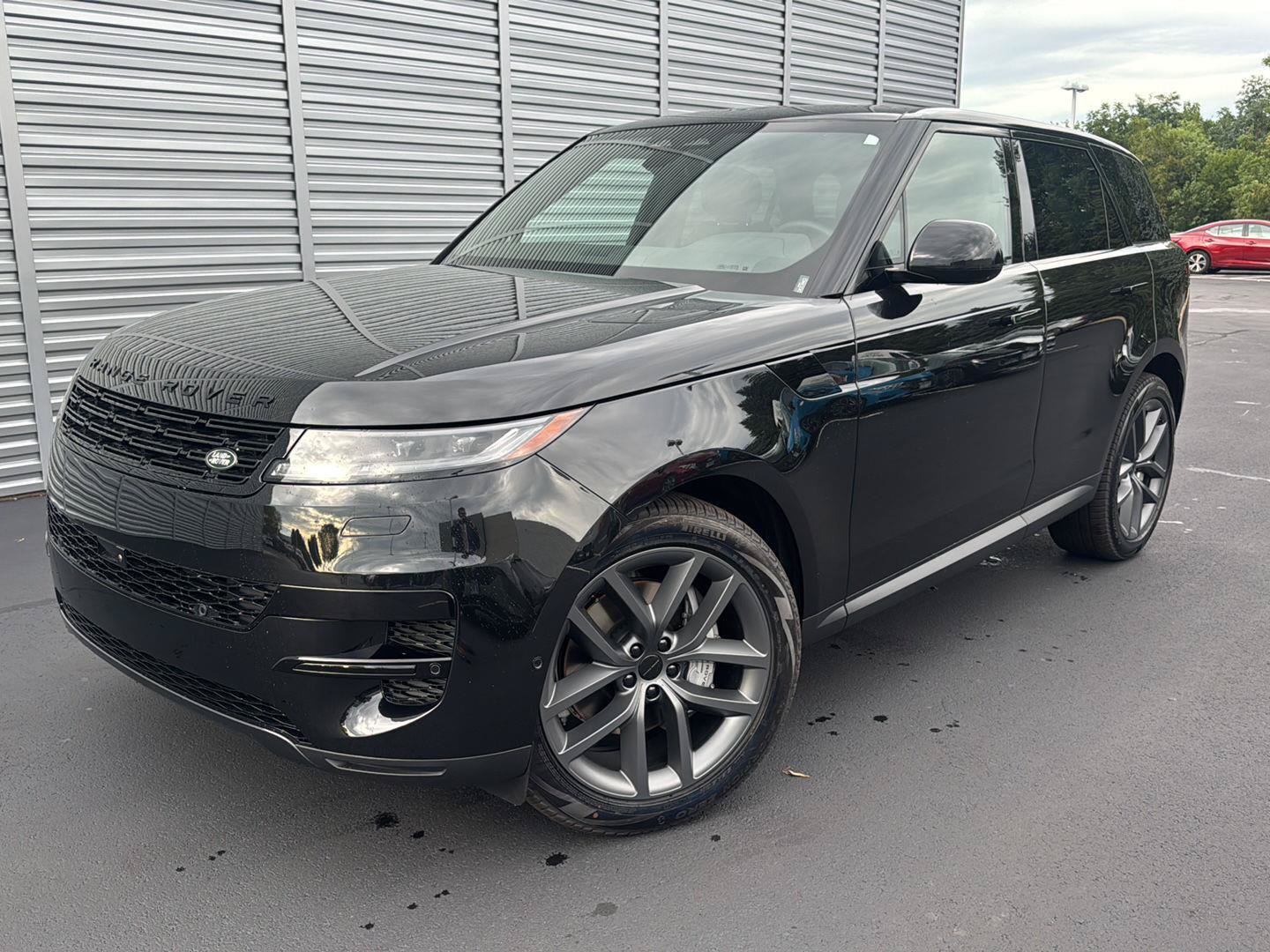 New 2027 Land Rover Range Rover Sport SE AWD/4WD image 1