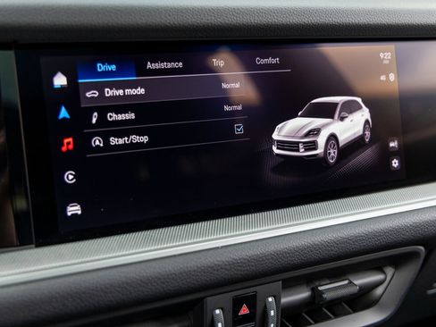 Certified 2025 Porsche Cayenne AWD/4WD image 34