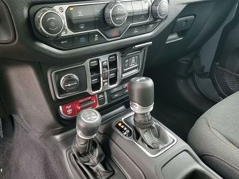 Used 2025 Jeep Wrangler Willys 4xe image 29