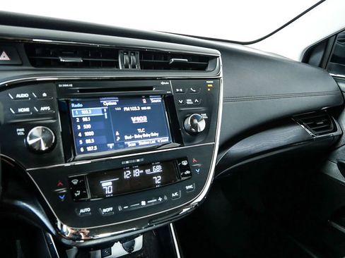 Used 2017 Toyota Avalon XLE image 12