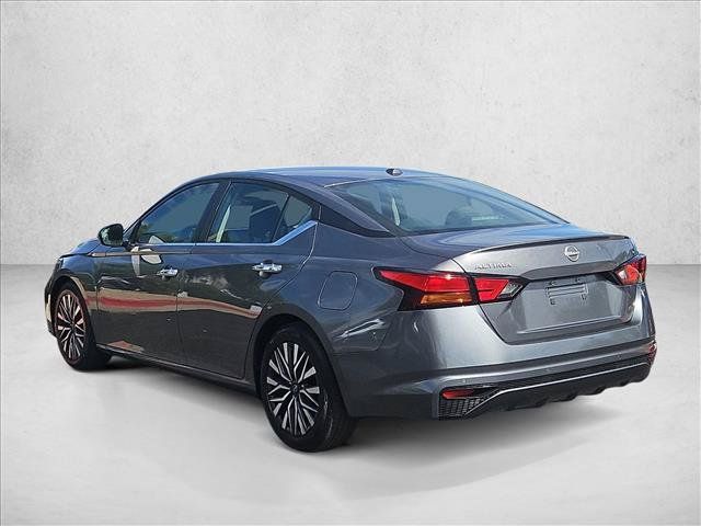 Used 2025 Nissan Altima 2.5 SV FWD image 9