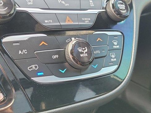 Used 2018 Chrysler Pacifica Touring-L Plus w/ S Appearance Package image 31