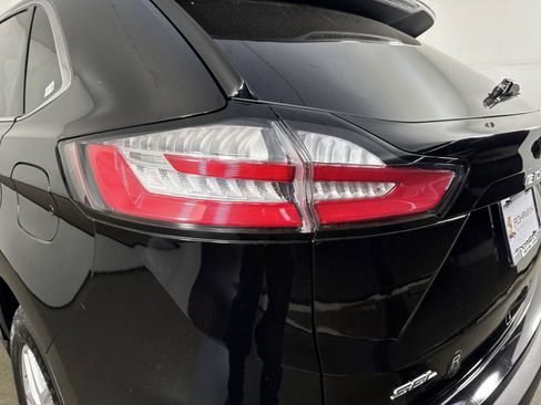 Used 2023 Ford Edge SEL image 28