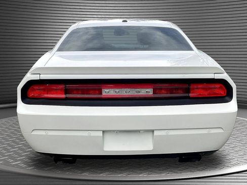 Used 2014 Dodge Challenger SXT RWD image 5