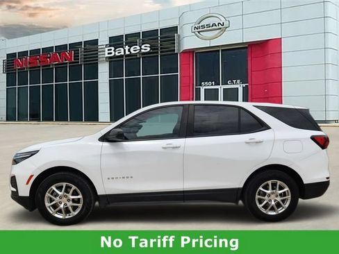 Used 2022 Chevrolet Equinox LS w/ LS Convenience Package AWD/4WD image 3