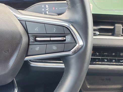 Used 2025 Chevrolet Equinox LT w/ Convenience Package II FWD image 14