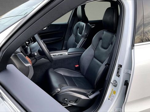 Certified 2023 Volvo XC60 B6 Ultimate w/ Climate Package image 21