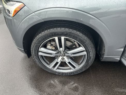 Used 2020 Volvo XC60 T6 Momentum w/ Protection Package Premier AWD/4WD image 13