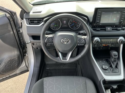 Used 2021 Toyota RAV4 XLE w/ Convenience Package image 19