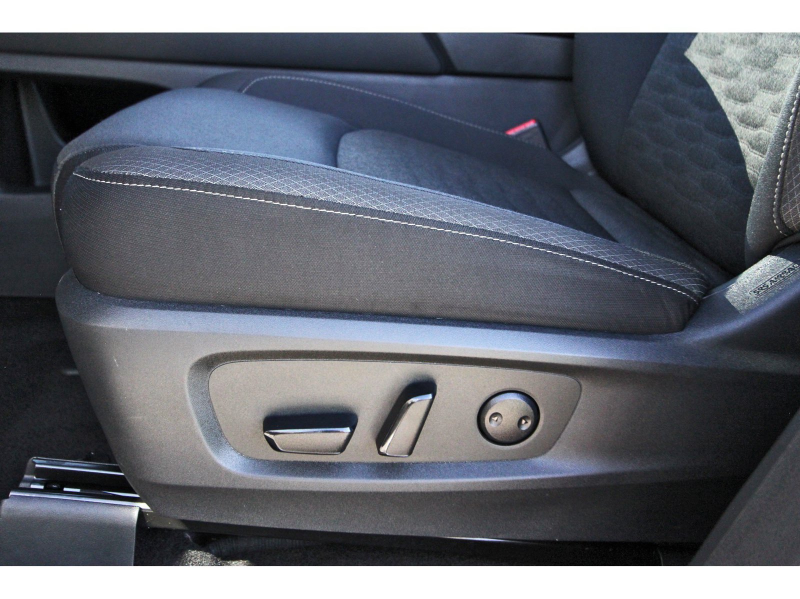 Certified 2025 Nissan Pathfinder SV FWD image 31