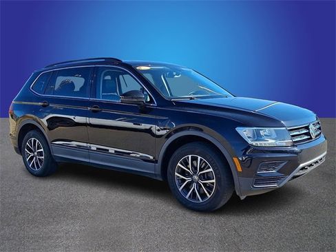 Used 2019 Volkswagen Tiguan SE w/ Panoramic Sunroof Package image 3