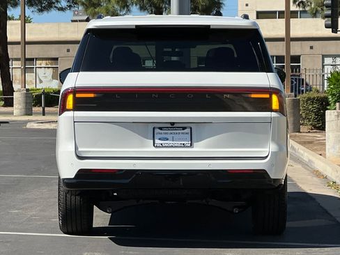 New 2026 Lincoln Navigator L Reserve AWD/4WD image 7