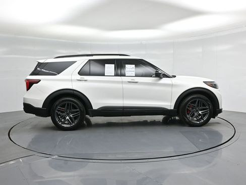 Certified 2025 Ford Explorer ST-Line w/ Premium Package image 28